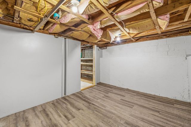 33 School St, Hanover, MA 02339