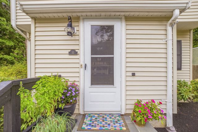 33 School St, Hanover, MA 02339