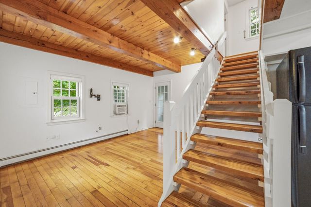 33 School St, Hanover, MA 02339