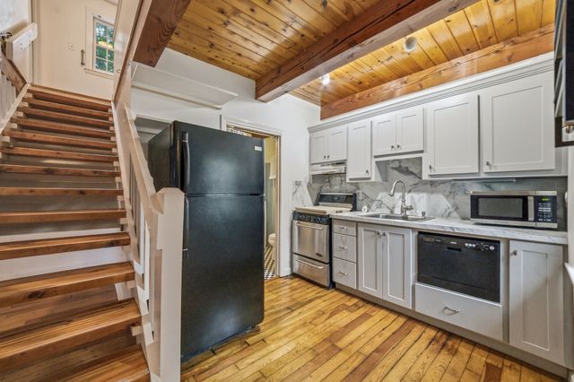 33 School St, Hanover, MA 02339