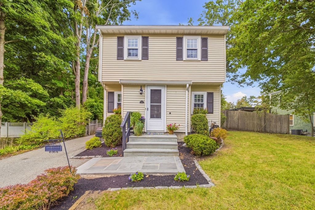33 School St, Hanover, MA 02339