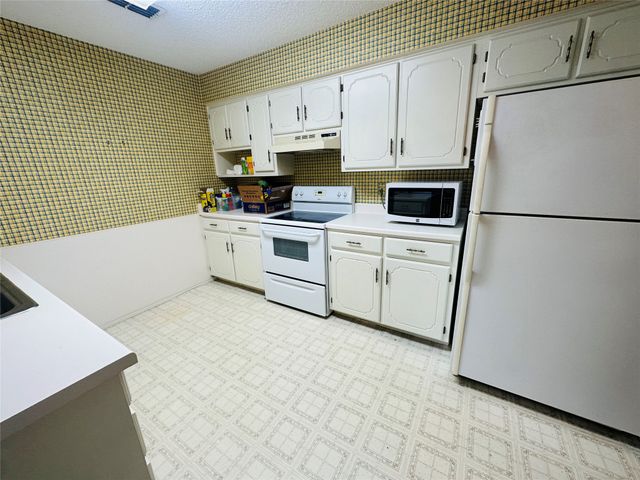 1408 Elmwood Street, Sulphur Springs, TX 75482