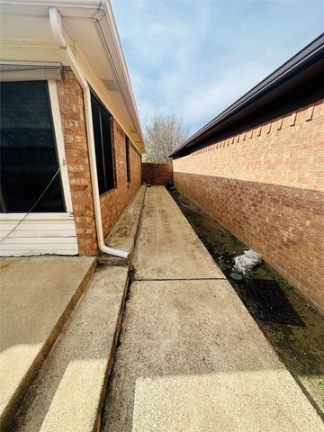 1408 Elmwood Street, Sulphur Springs, TX 75482