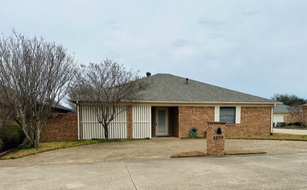 1408 Elmwood Street, Sulphur Springs, TX 75482