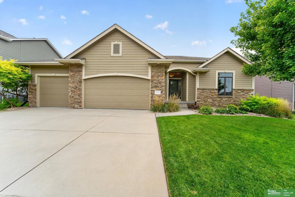 17209 Chutney Drive, Omaha, NE 68136