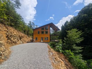 928 Ski Mountain Road, Gatlinburg, TN 37738