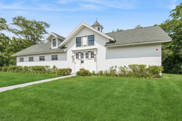 270 Majestic Oak Court, Lake Forest, IL 60045