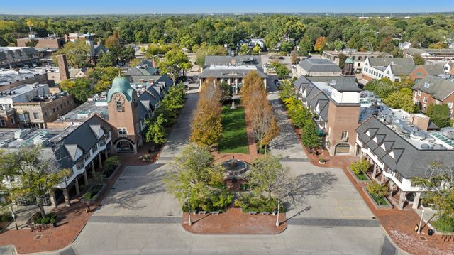 270 Majestic Oak Court, Lake Forest, IL 60045