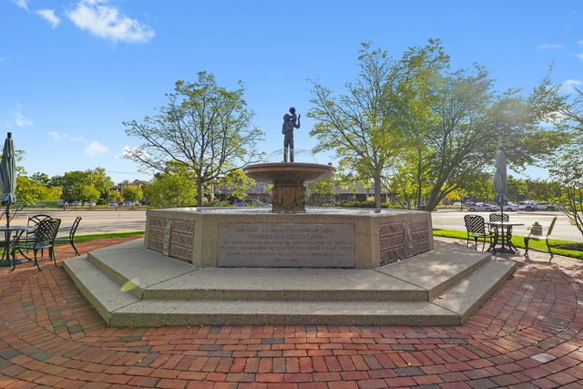 270 Majestic Oak Court, Lake Forest, IL 60045