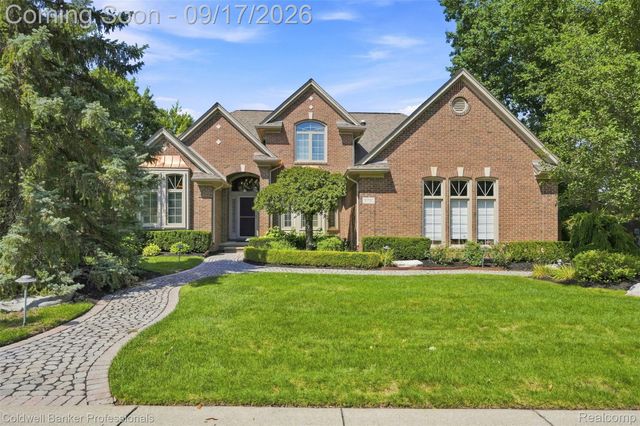 3751 Lake Forest Drive, Sterling Heights, MI 48314
