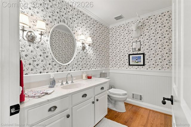 3751 Lake Forest Drive, Sterling Heights, MI 48314