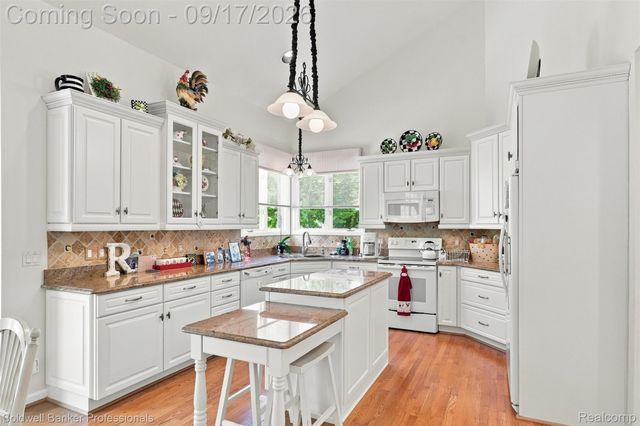 3751 Lake Forest Drive, Sterling Heights, MI 48314