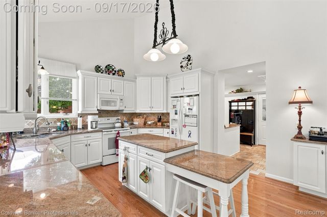 3751 Lake Forest Drive, Sterling Heights, MI 48314