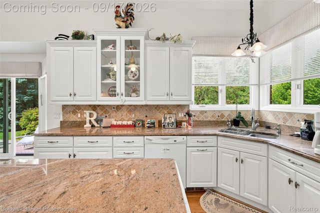 3751 Lake Forest Drive, Sterling Heights, MI 48314