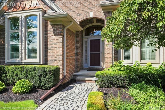 3751 Lake Forest Drive, Sterling Heights, MI 48314