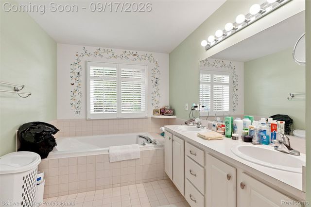 3751 Lake Forest Drive, Sterling Heights, MI 48314