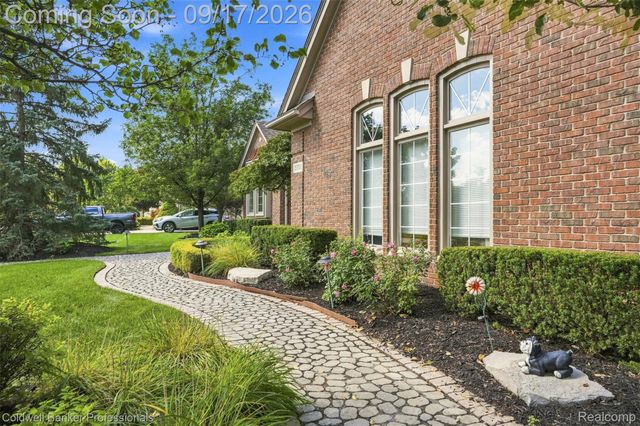 3751 Lake Forest Drive, Sterling Heights, MI 48314