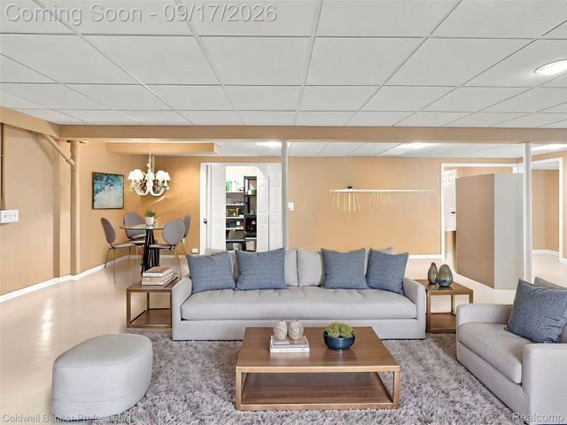 3751 Lake Forest Drive, Sterling Heights, MI 48314