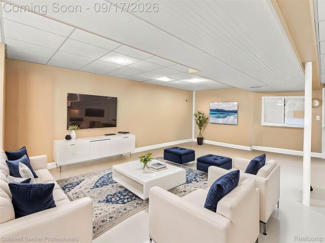 3751 Lake Forest Drive, Sterling Heights, MI 48314