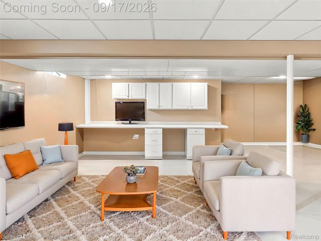 3751 Lake Forest Drive, Sterling Heights, MI 48314
