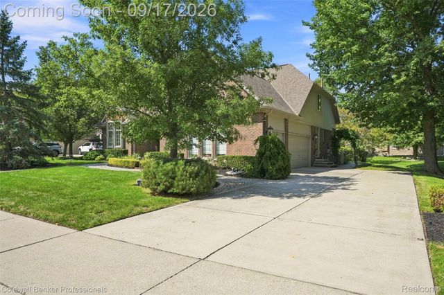 3751 Lake Forest Drive, Sterling Heights, MI 48314