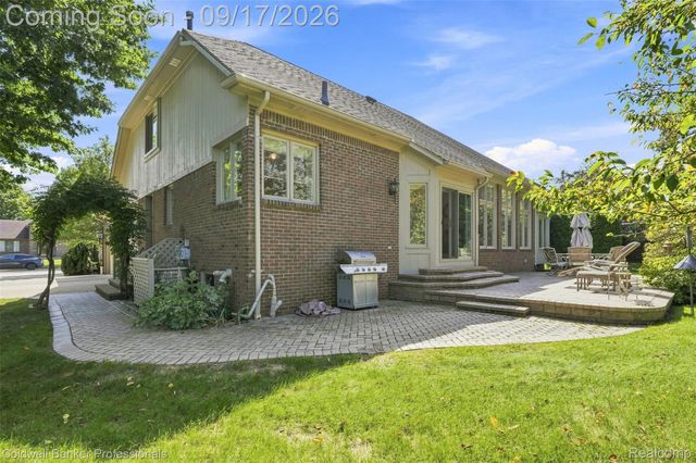 3751 Lake Forest Drive, Sterling Heights, MI 48314