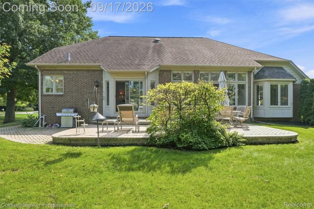3751 Lake Forest Drive, Sterling Heights, MI 48314