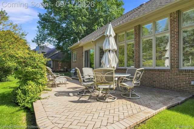 3751 Lake Forest Drive, Sterling Heights, MI 48314