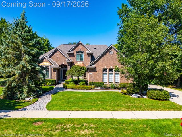 3751 Lake Forest Drive, Sterling Heights, MI 48314
