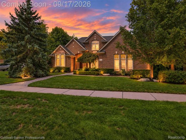 3751 Lake Forest Drive, Sterling Heights, MI 48314