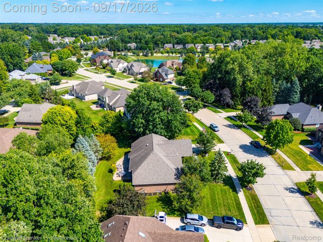 3751 Lake Forest Drive, Sterling Heights, MI 48314