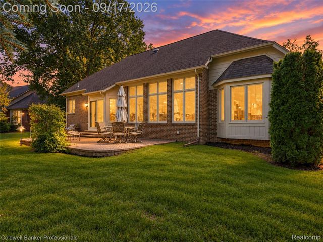 3751 Lake Forest Drive, Sterling Heights, MI 48314