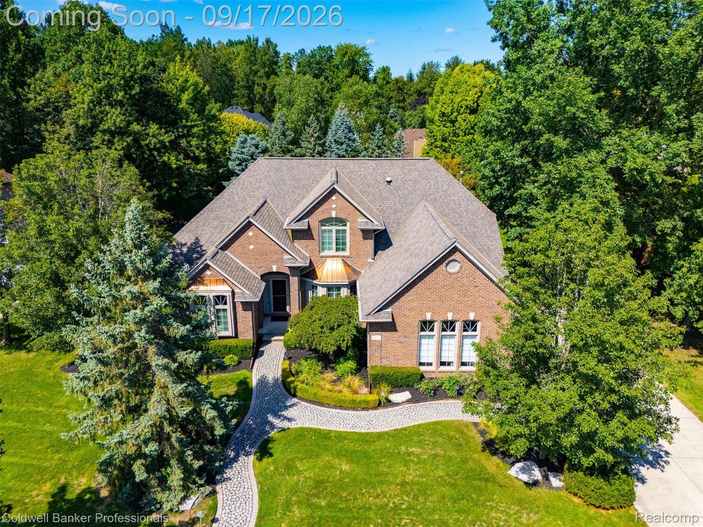 3751 Lake Forest Drive, Sterling Heights, MI 48314