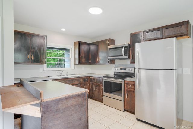25 Park Avenue, Poughkeepsie, NY 12603