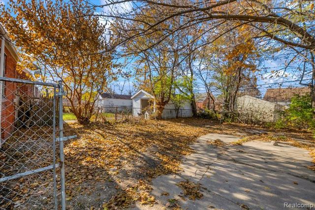 8849 Whitcomb Street, Detroit, MI 48228