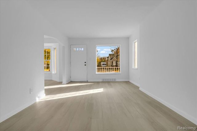 8849 Whitcomb Street, Detroit, MI 48228