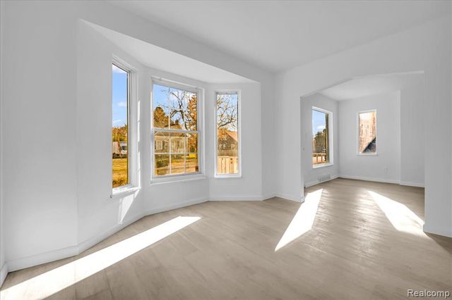 8849 Whitcomb Street, Detroit, MI 48228