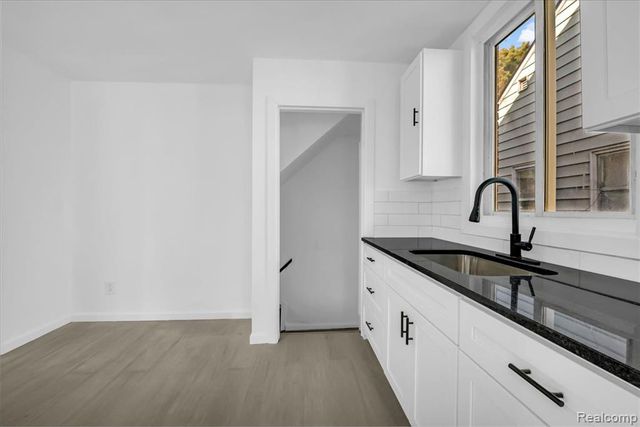 8849 Whitcomb Street, Detroit, MI 48228