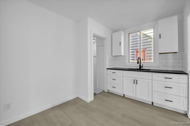 8849 Whitcomb Street, Detroit, MI 48228