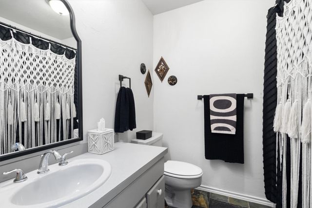 75 Lakepoint Loop, Pottsboro, TX 75076