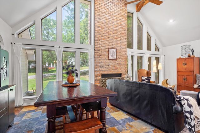 75 Lakepoint Loop, Pottsboro, TX 75076