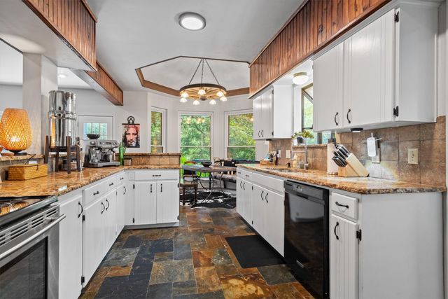 75 Lakepoint Loop, Pottsboro, TX 75076