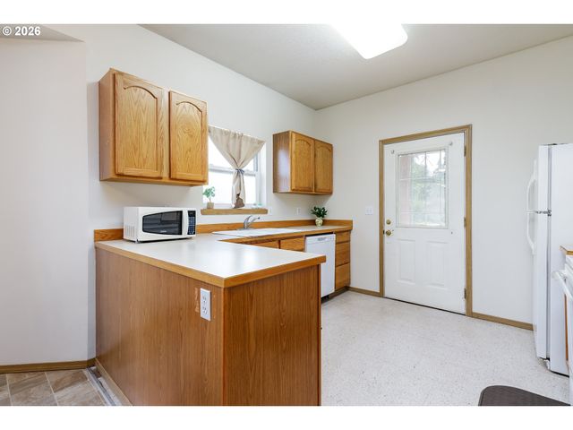 10348 N BARR Ave, Portland, OR 97203