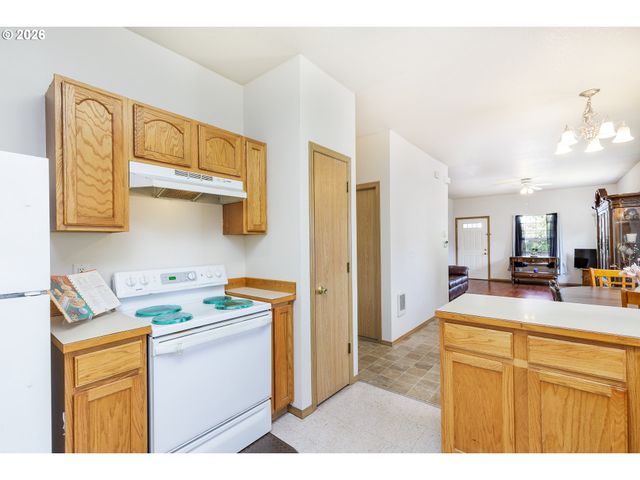 10348 N BARR Ave, Portland, OR 97203
