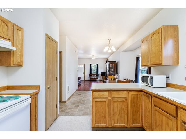 10348 N BARR Ave, Portland, OR 97203