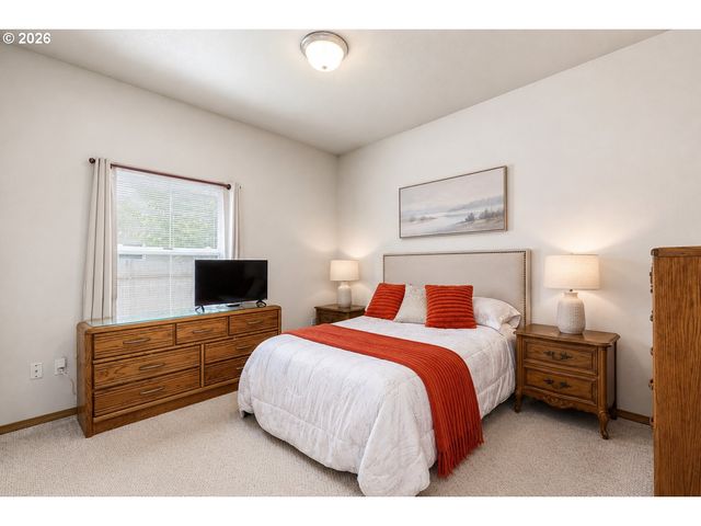 10348 N BARR Ave, Portland, OR 97203