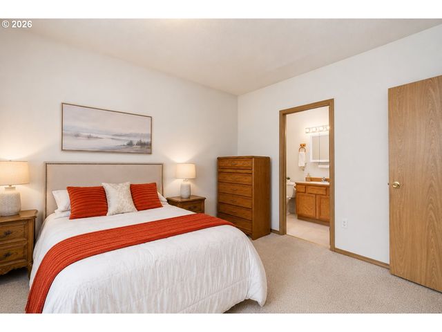 10348 N BARR Ave, Portland, OR 97203
