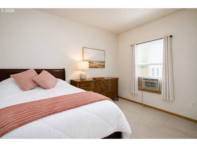 10348 N BARR Ave, Portland, OR 97203