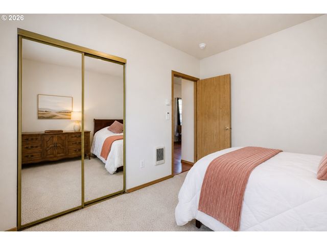 10348 N BARR Ave, Portland, OR 97203