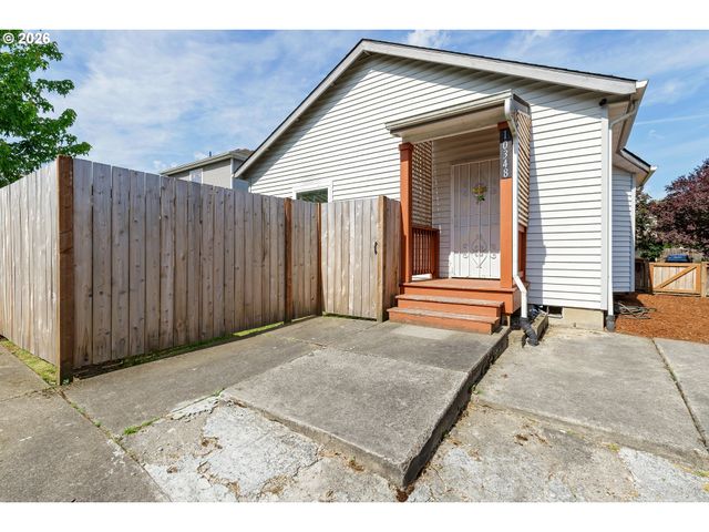 10348 N BARR Ave, Portland, OR 97203